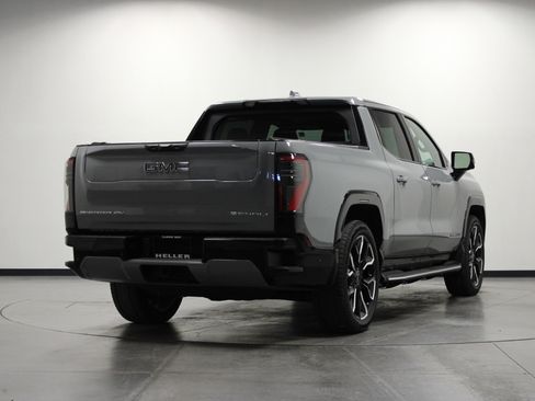 Used 2024 GMC Sierra EV Denali image 4