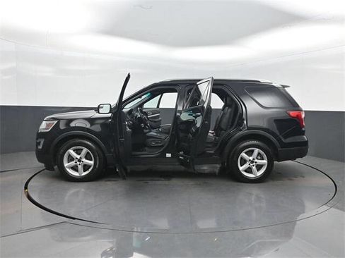 Used 2016 Ford Explorer XLT w/ Equipment Group 202A image 40