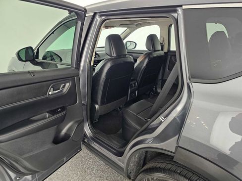 Used 2025 Nissan Rogue SV w/ SV Premium Package image 15