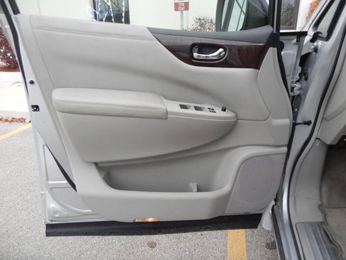 Used 2012 Nissan Quest SL w/ Value Cargo Pkg image 27