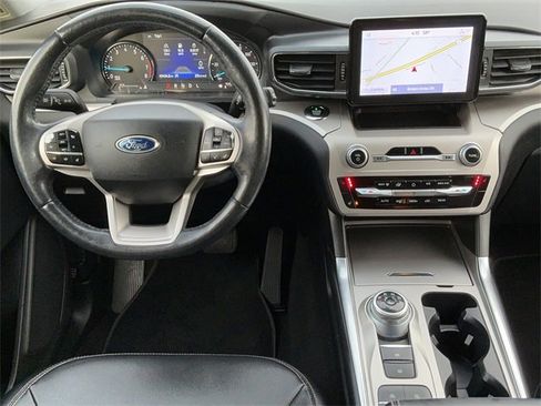 Used 2021 Ford Explorer XLT w/ Equipment Group 202A image 12