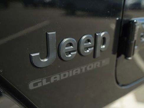 New 2025 Jeep Gladiator Sport image 36