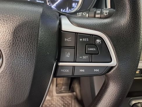 Used 2023 Toyota Highlander L FWD image 9
