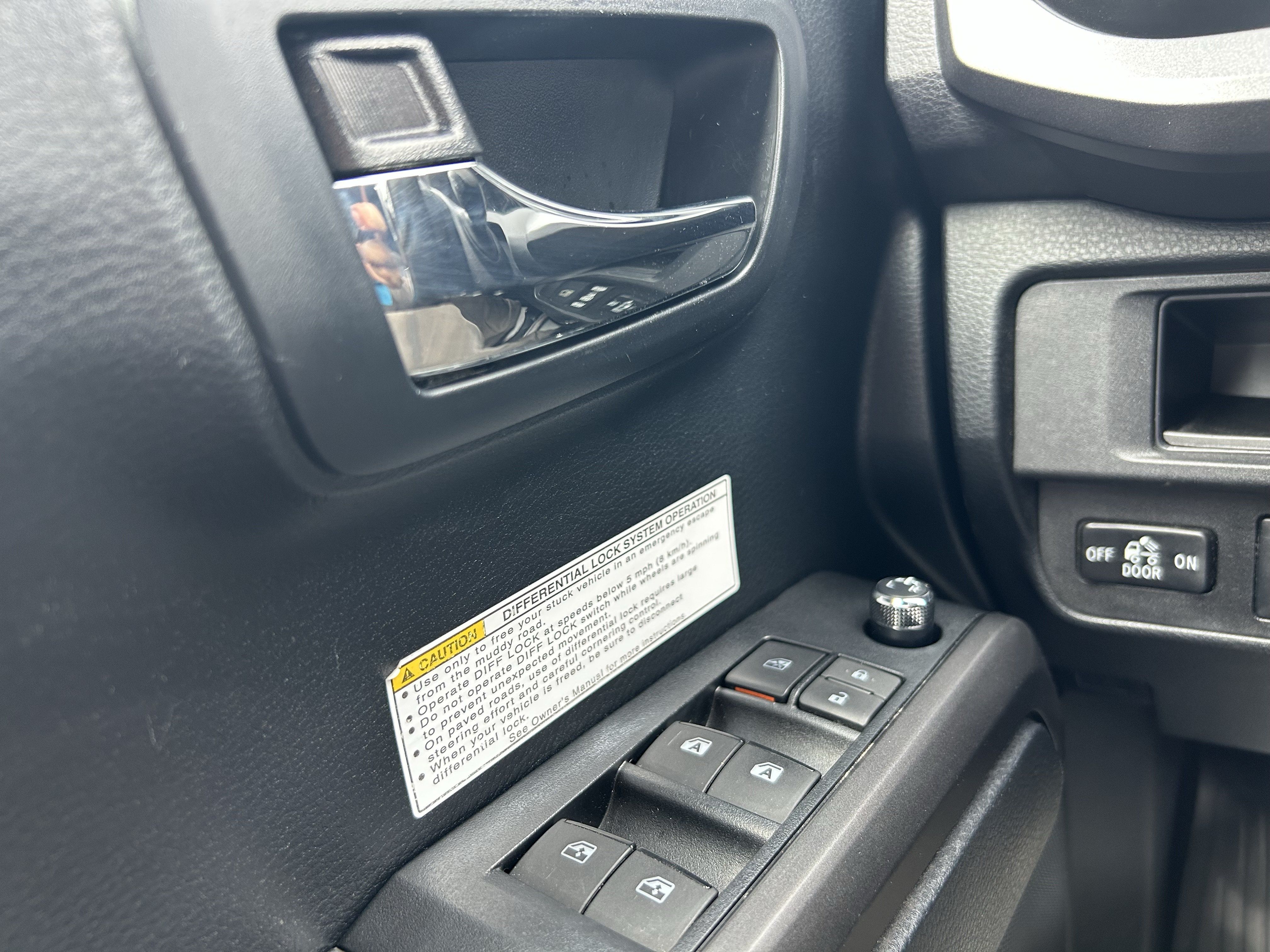 Certified 2018 Toyota Tacoma TRD Off-Road AWD/4WD image 15