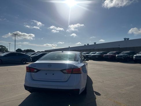 Certified 2025 Nissan Altima 2.5 SR FWD image 20