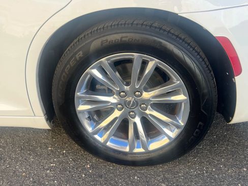 Used 2019 Chrysler 300 Touring L w/ Quick Order Package 22F image 10