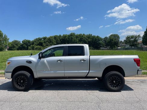 Used 2017 Nissan Titan SV image 2