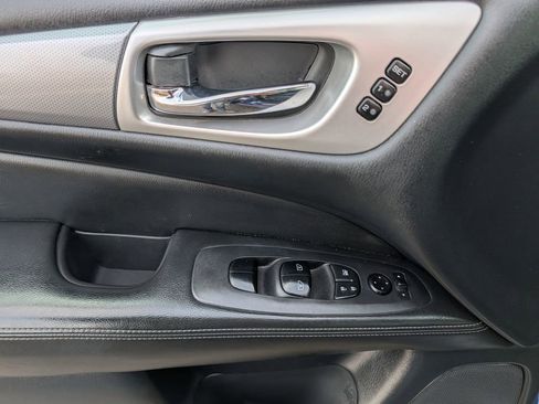 Used 2020 Nissan Pathfinder SL image 19