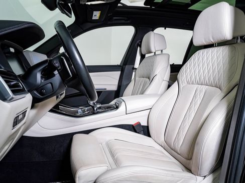 Used 2020 BMW X5 M50i w/ Executive Package image 18