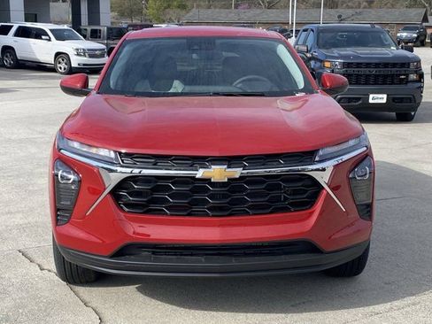 New 2026 Chevrolet Trax LS w/ LS Convenience Package FWD image 8