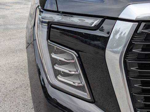New 2026 GMC Yukon Denali w/ Denali Reserve Package AWD/4WD image 10