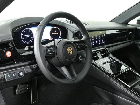 New 2025 Porsche Panamera 4 image 4