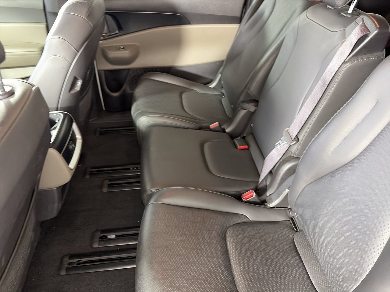 Used 2026 Kia Carnival FWD image 21