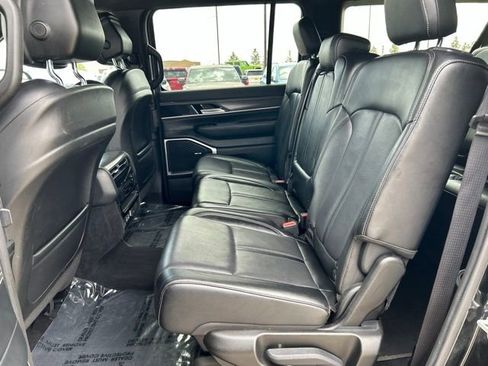 Used 2024 Jeep Wagoneer L Series III w/ Flexible Seating Group AWD/4WD image 19