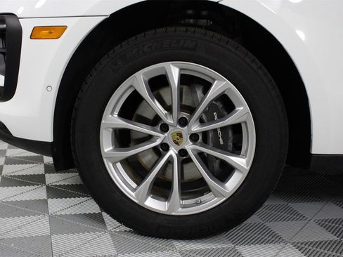 Used 2025 Porsche Macan image 30