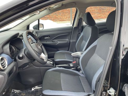 Used 2025 Nissan Versa SV image 25