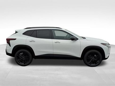 New 2026 Chevrolet Trax ACTIV FWD image 2