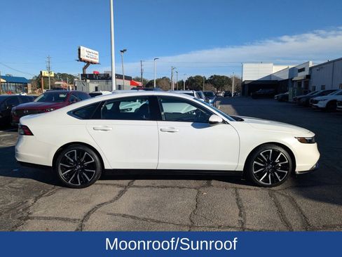 Used 2024 Honda Accord Touring image 3