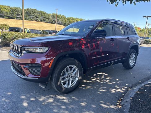 New 2025 Jeep Grand Cherokee Laredo X w/ Luxury Tech Group I image 8