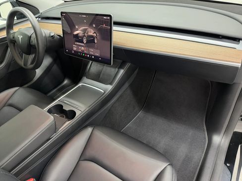 Used 2024 Tesla Model Y 2WD image 10