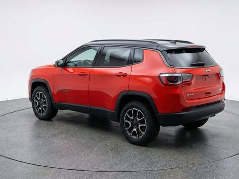 Used 2025 Jeep Compass Trailhawk AWD/4WD image 6