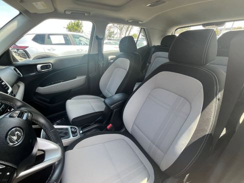 Used 2025 Hyundai Venue SEL FWD image 27