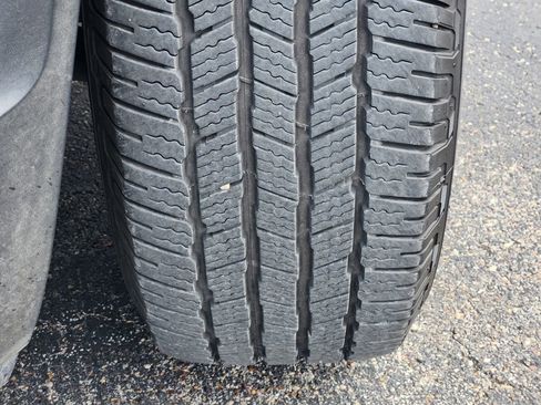 Used 2023 GMC Acadia AT4 w/ Technology Package image 10