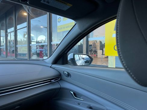 Used 2025 Hyundai Elantra SEL image 36