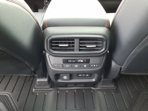 Used 2025 Honda Pilot TrailSport image 12