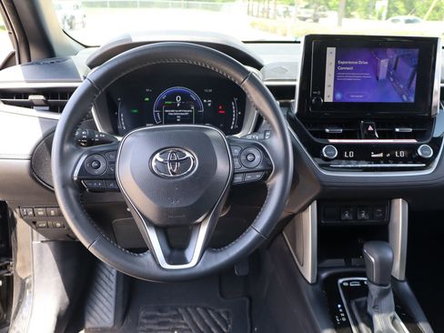 Used 2025 Toyota Corolla Cross AWD Hybrid w/ Convenience Package image 18
