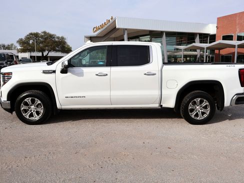 Used 2024 GMC Sierra 1500 SLT image 2