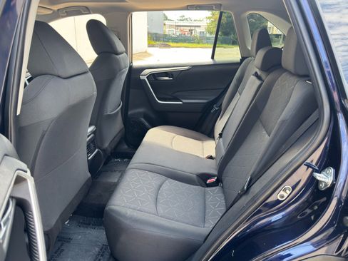 Used 2021 Toyota RAV4 XLE w/ Convenience Package FWD image 37