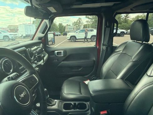 Used 2021 Jeep Wrangler Unlimited Sahara AWD/4WD image 7