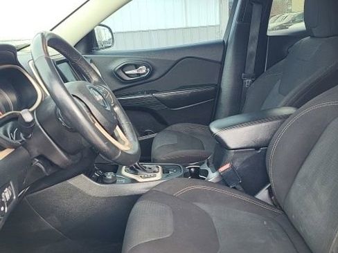 Used 2016 Jeep Cherokee Latitude w/ Cold Weather Group image 12