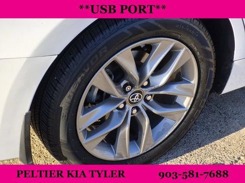 Used 2019 Toyota Avalon XLE w/ Moonroof Package image 9