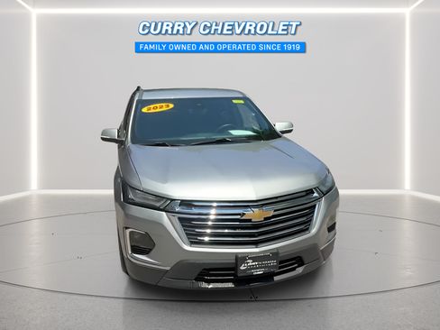 Used 2023 Chevrolet Traverse LT w/ LT Premium Package AWD/4WD image 4