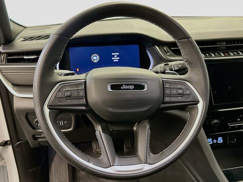 Used 2024 Jeep Grand Cherokee L Laredo image 18