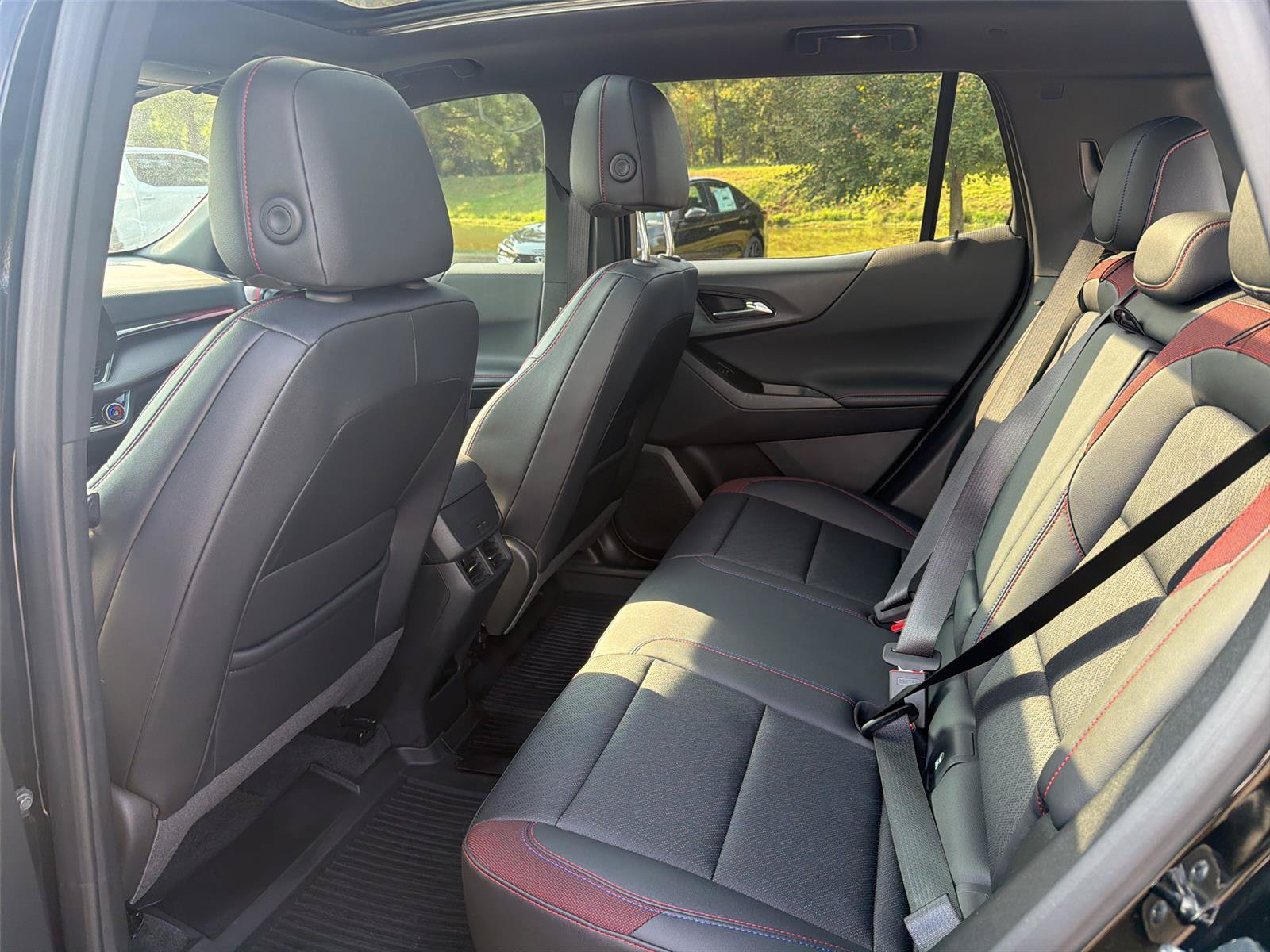 Used 2025 Chevrolet Equinox RS FWD image 26