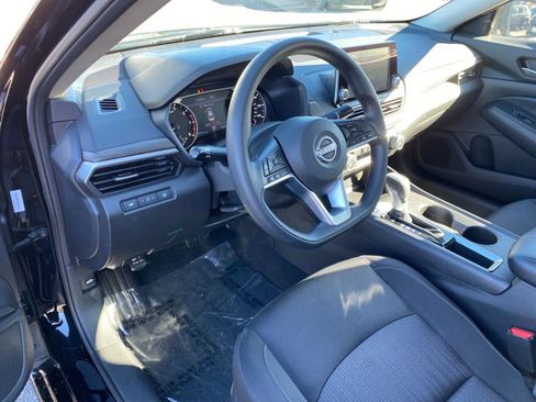 Used 2025 Nissan Altima 2.5 SV image 34