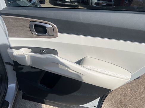 Certified 2023 Kia Sorento EX w/ Panoramic Sunroof Package image 17