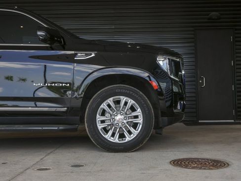 Used 2023 GMC Yukon SLT w/ SLT Luxury Package RWD image 17
