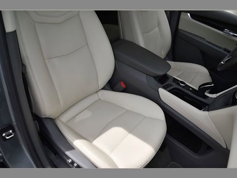 Used 2024 Cadillac XT6 Premium Luxury FWD image 32