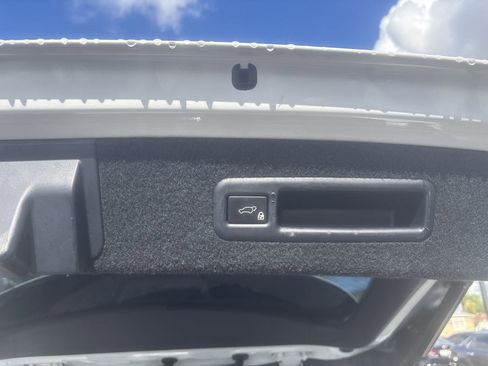 Used 2018 Lexus RX 450hL Premium image 37