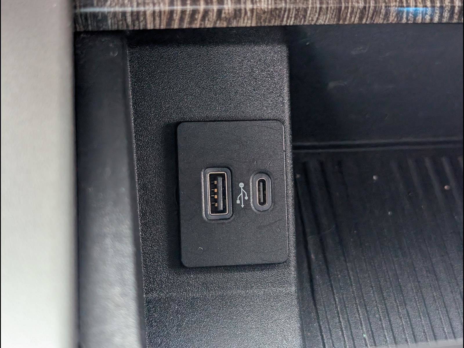Used 2020 Ford F250 Lariat w/ Lariat Value Package AWD/4WD image 16