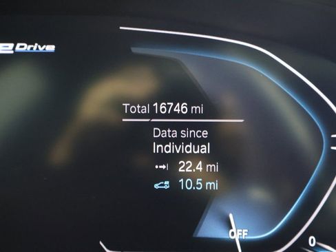 Used 2023 BMW 530e xDrive w/ Premium Package image 17