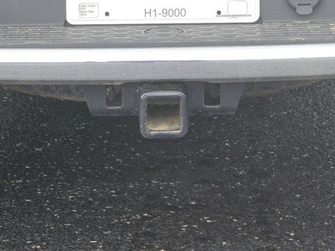 Used 2025 RAM 1500 Laramie AWD/4WD image 7