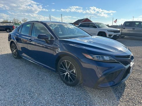 Used 2024 Toyota Camry SE image 1