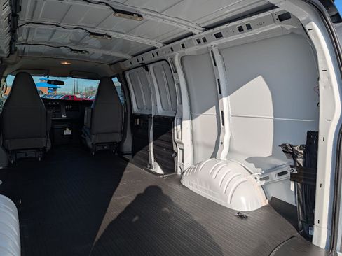 New 2026 Chevrolet Express 3500 w/ Driver Convenience Package image 22