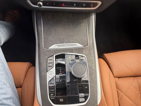 Used 2024 BMW X7 xDrive40i w/ Premium Package AWD/4WD image 25