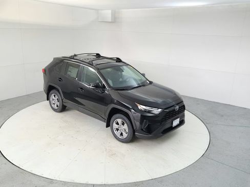 Used 2025 Toyota RAV4 XLE w/ Convenience Package AWD/4WD image 16